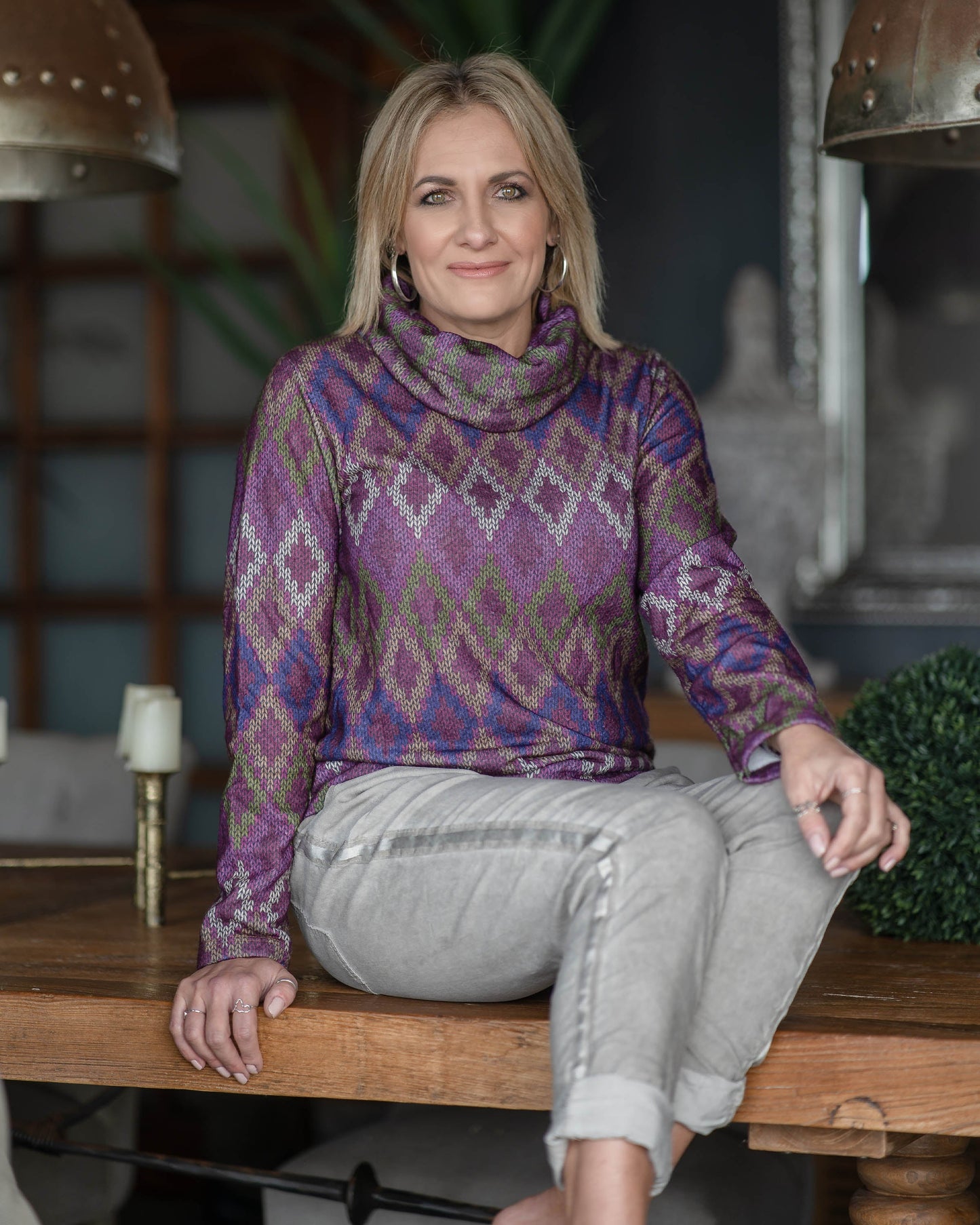 How beautiful are these printed polo neck tops. Sure to keep you warm and comfy through the winter. They pair perfectly with a neutral colour pants or a pair of jeans