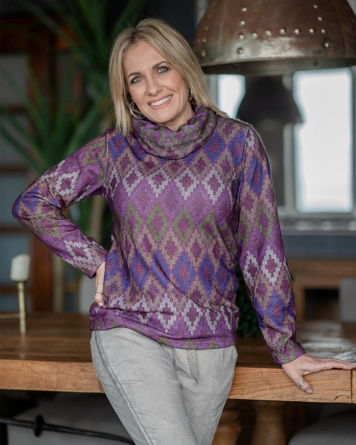 How beautiful are these printed polo neck tops. Sure to keep you warm and comfy through the winter. They pair perfectly with a neutral colour pants or a pair of jeans