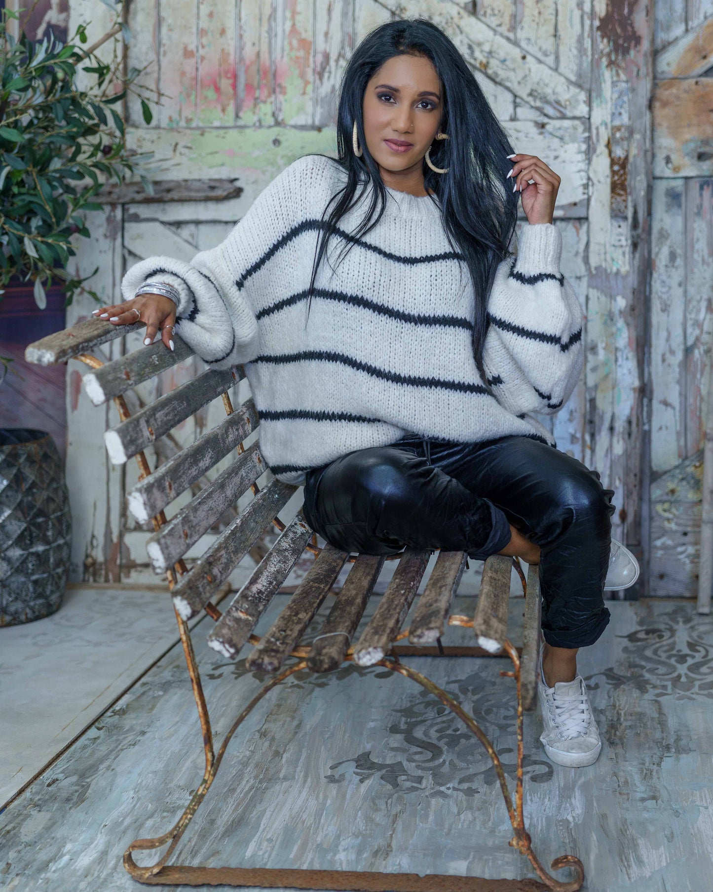 Different Views Knit | Black