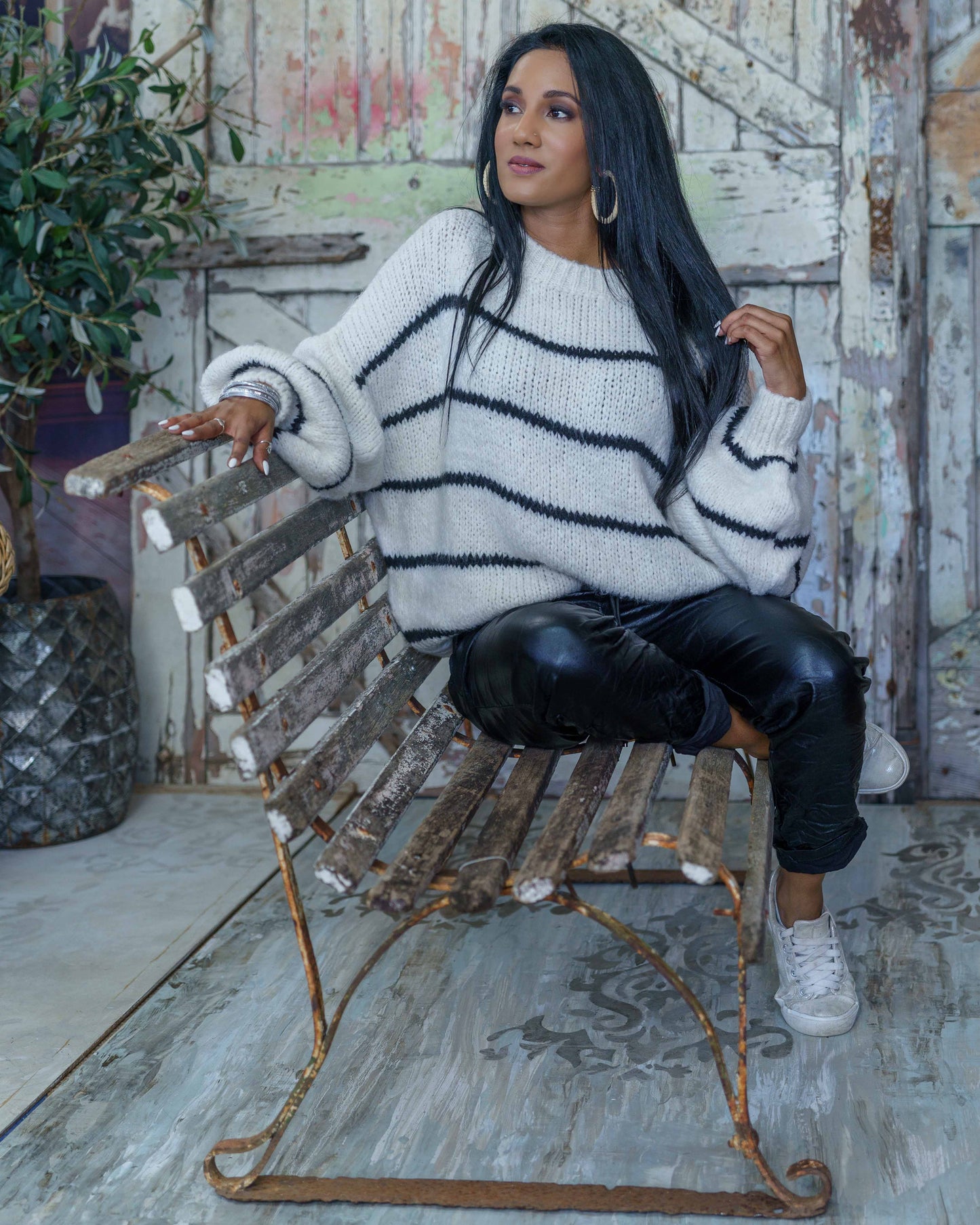 Different Views Knit | Black