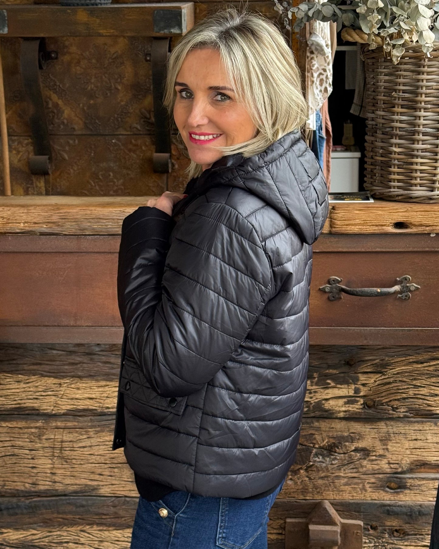 Featherline Puffer Jacket | Black