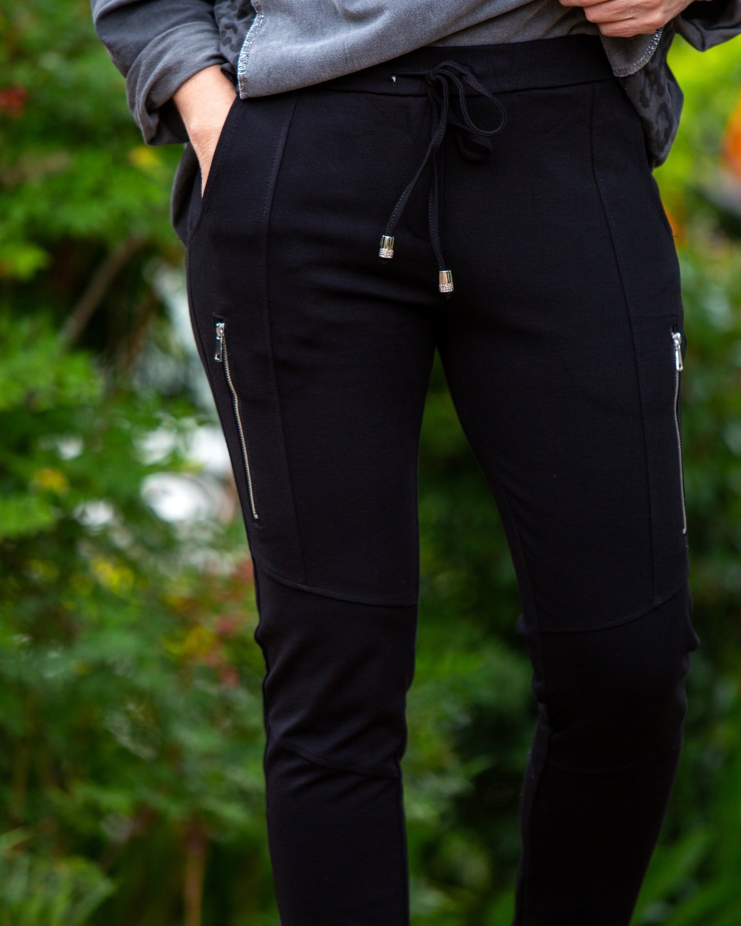 Side Zip Relaxed Pants | Black