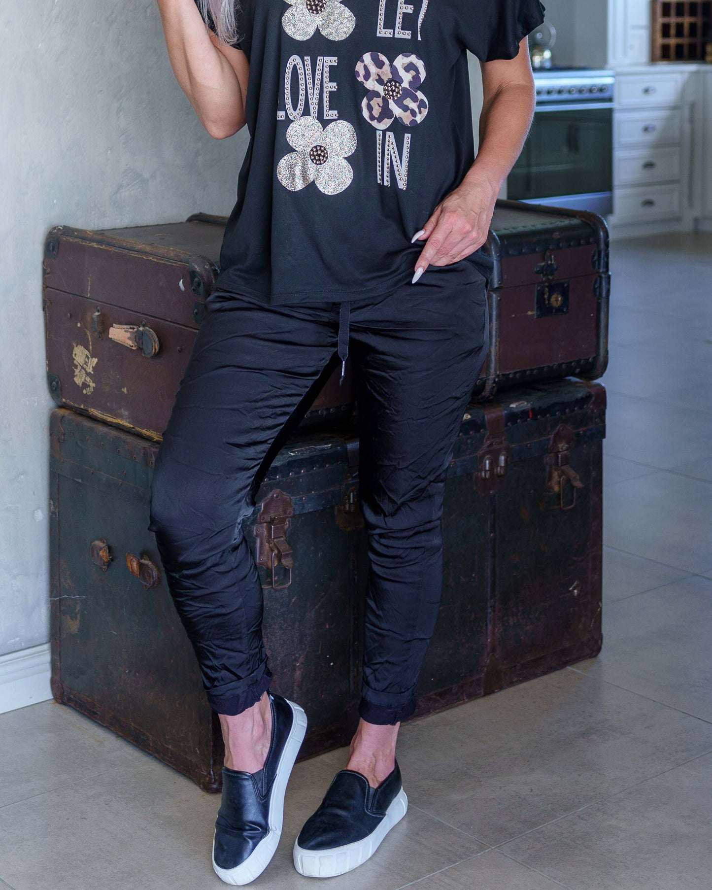 Smooth Moves Drawstring Pants | Black