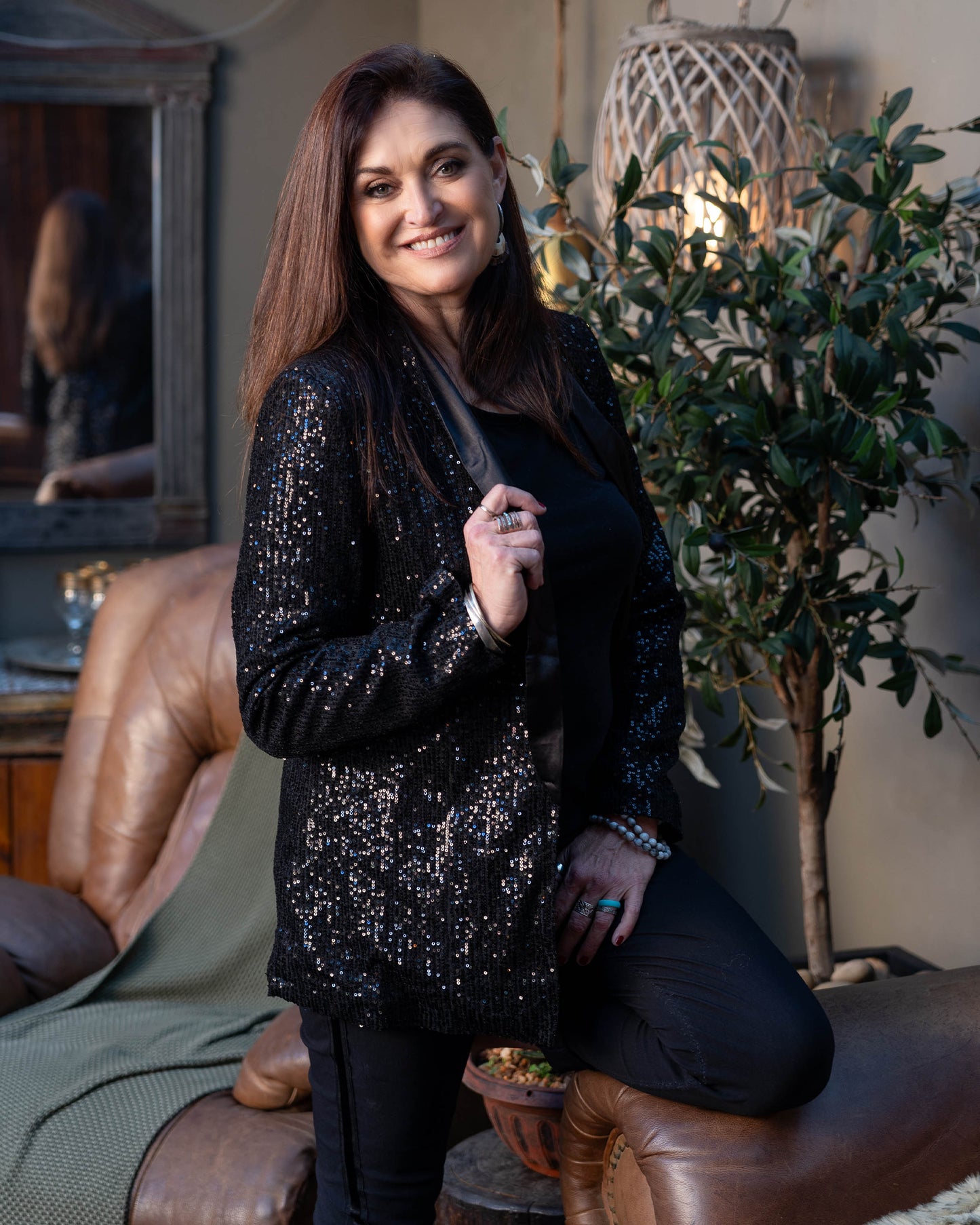 Our is the epitome of luxury fashion. Whether you're attending a gala, a party, or a stylish evening out, this blazer ensures you’ll be the center of attention. The combination of shimmering sequins and luxurious silk feel creates a stunning visual effect, while the tailored fit enhances your silhouette. Designed to flatter, this blazer features a structured silhouette with a slightly cinched waist, ensuring a chic and polished look