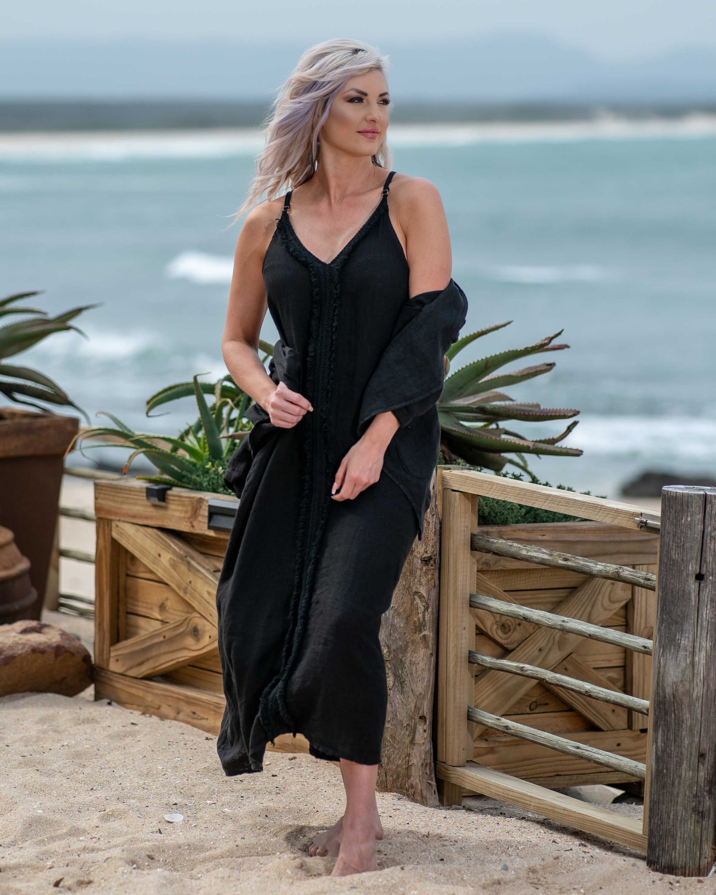 Where It Ends Linen Dress | Black