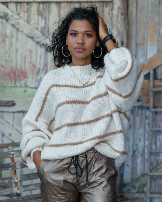 Different Views Knit | Camel