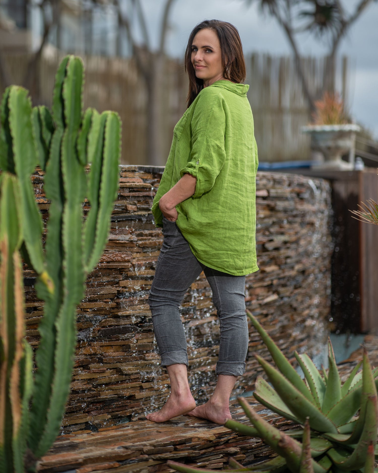 We've previously had this style and what a hit it was! Now available in 4 new colours to choose from. The 3/4 sleeves strike the perfect balance between coverage and breathability, making this top ideal for transitioning between seasons. Decorative front pocket that adds a subtle yet distinctive element to the design