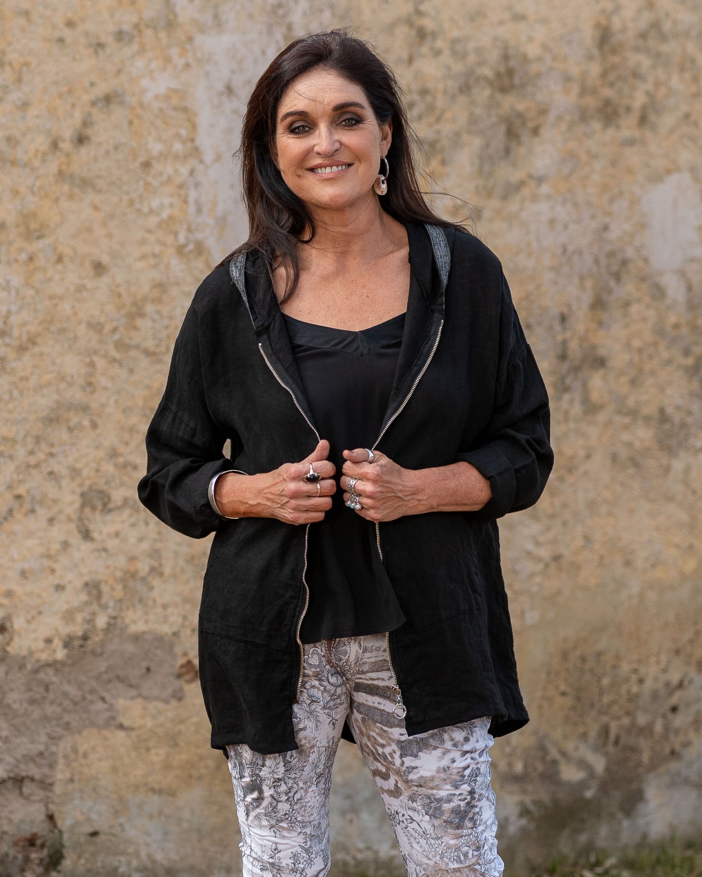 Designed for both style and comfort - This jacket features a longer length for added coverage and a cozy hoodie trimmed with silver thread detail, providing a touch of modern sophistication. The zip-up front ensures easy wear and a secure fit, while the front pockets offer practical storage for your essentials. Made from high-quality linen, this jacket is breathable and lightweight, making it perfect for layering throughout the seasons