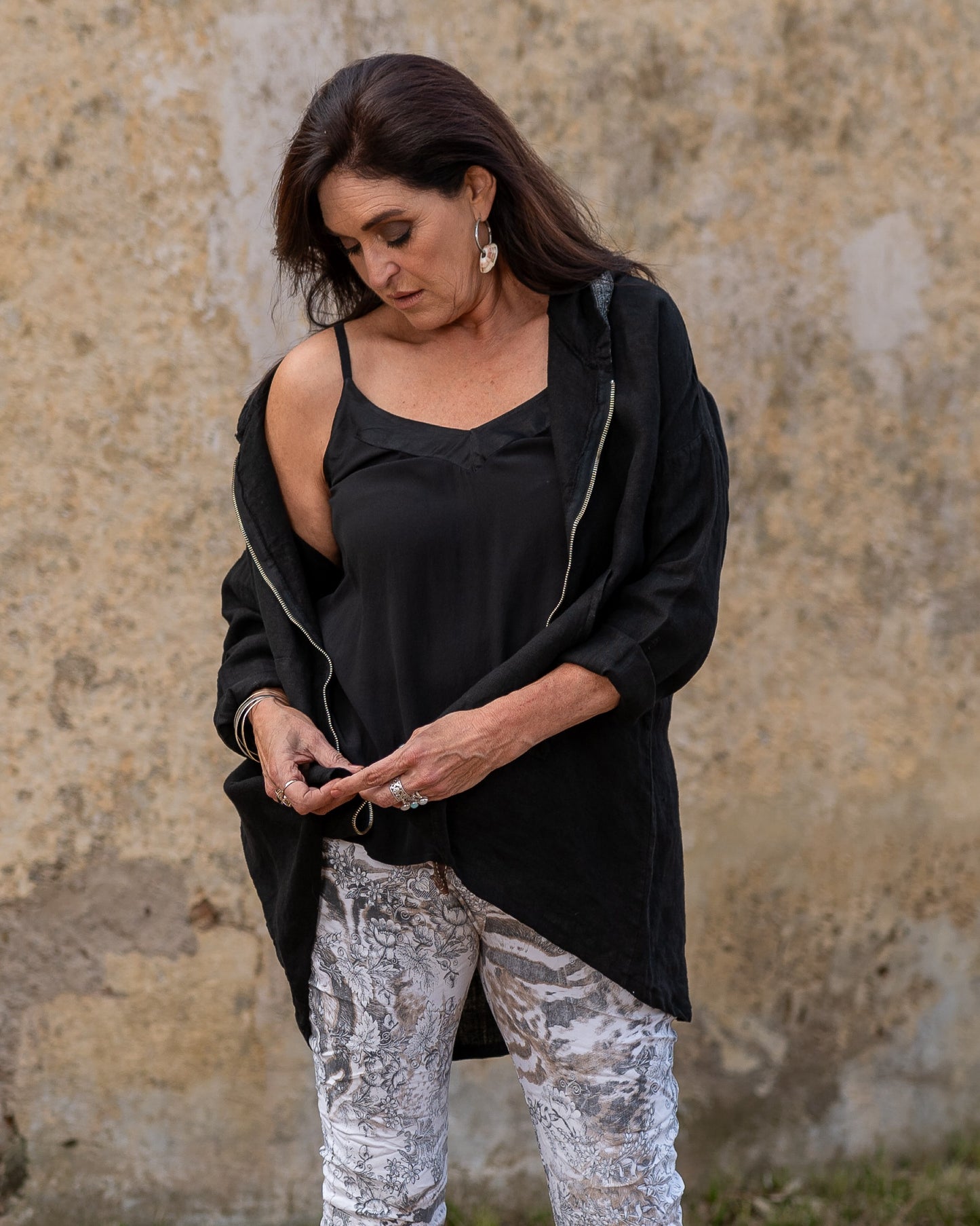 Designed for both style and comfort - This jacket features a longer length for added coverage and a cozy hoodie trimmed with silver thread detail, providing a touch of modern sophistication. The zip-up front ensures easy wear and a secure fit, while the front pockets offer practical storage for your essentials. Made from high-quality linen, this jacket is breathable and lightweight, making it perfect for layering throughout the seasons