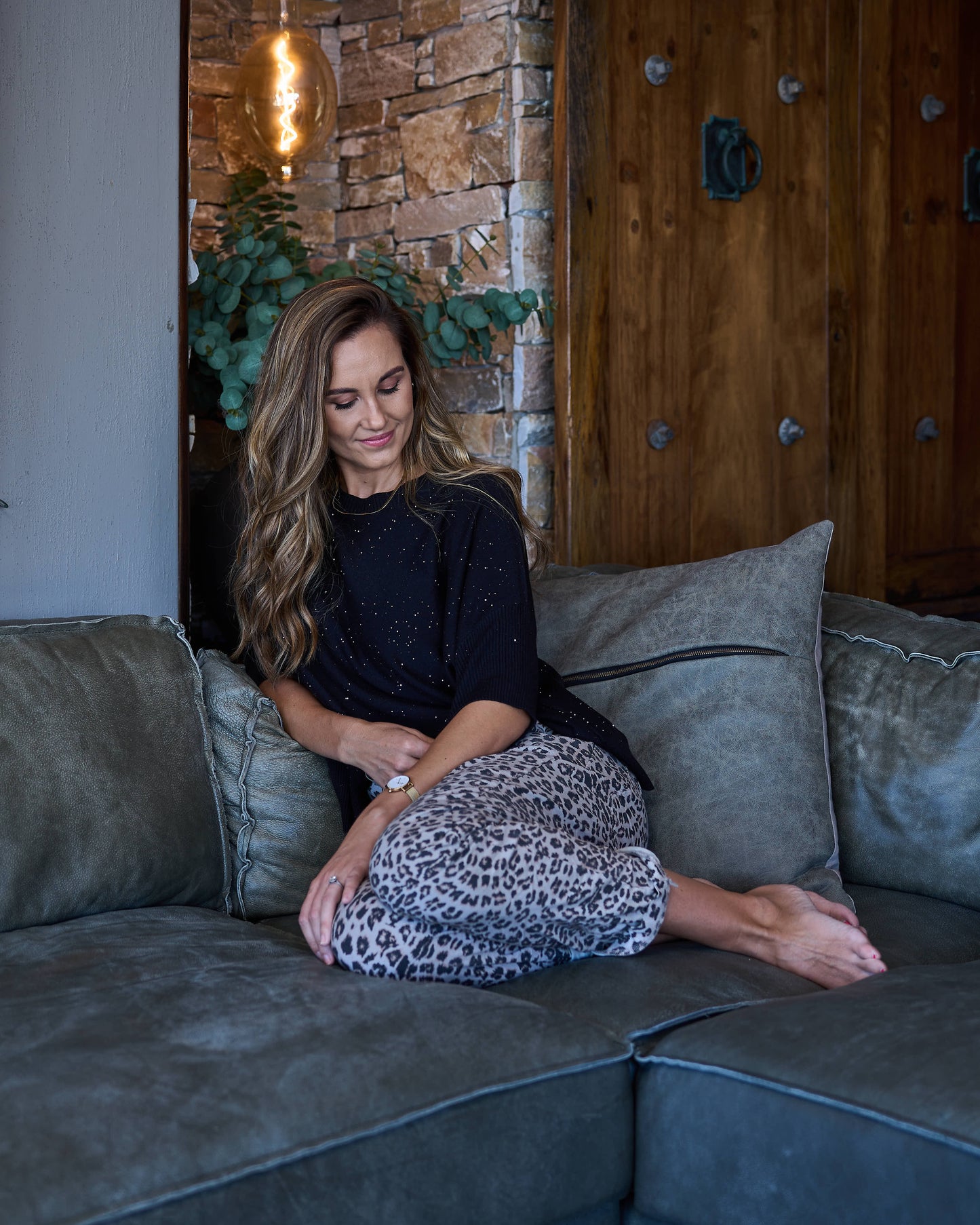 Here Comes The Night | Black