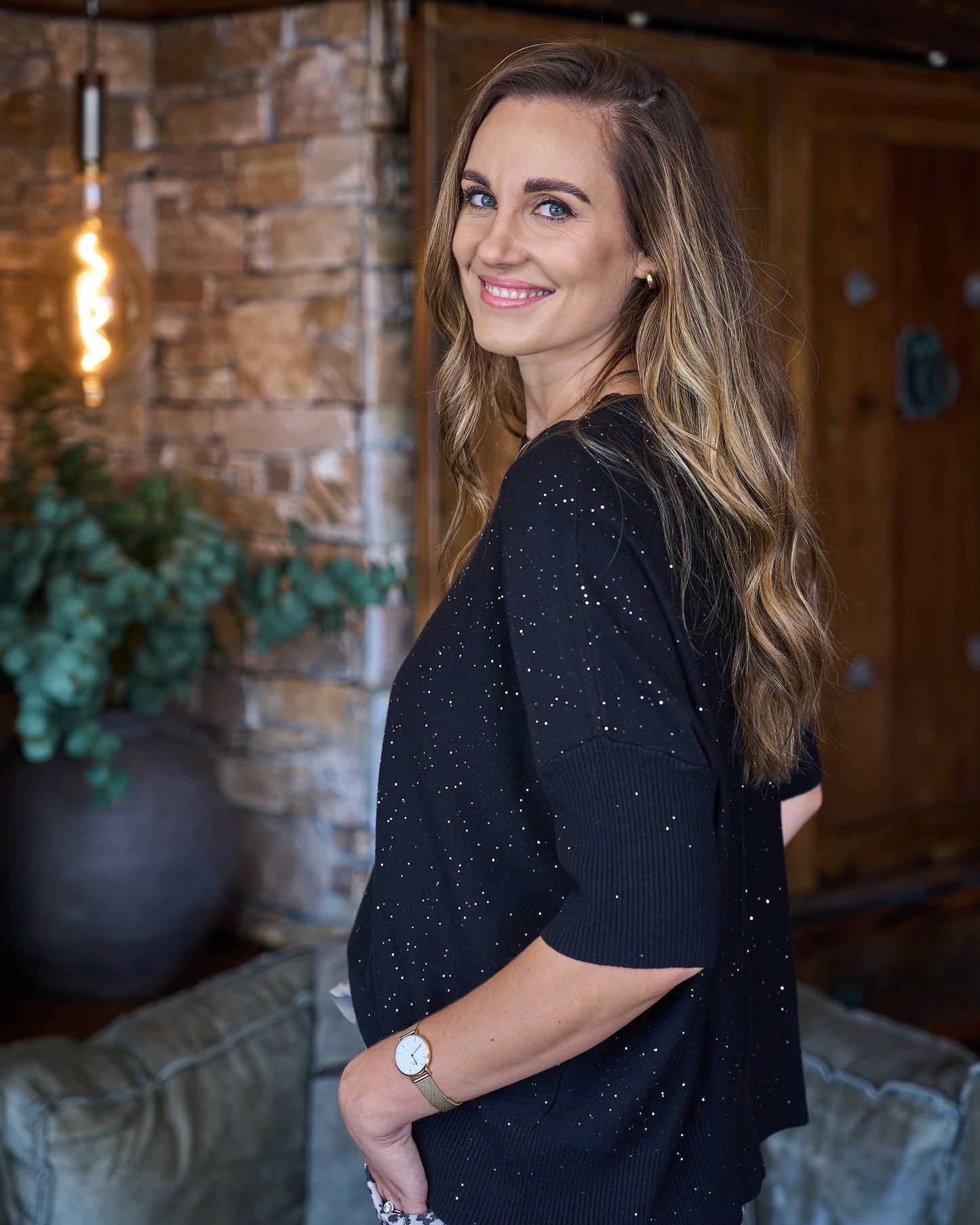 Here Comes The Night | Black