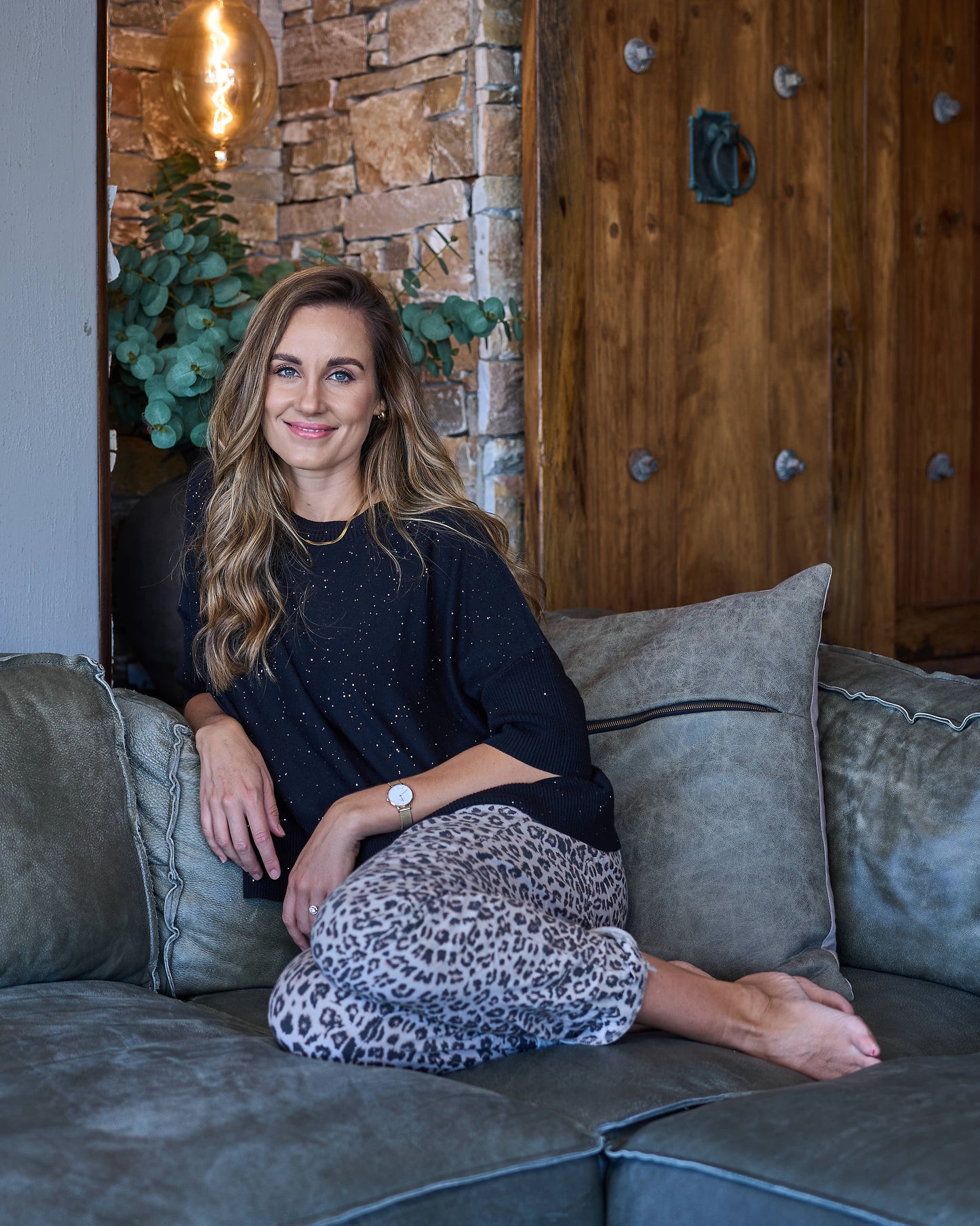 Here Comes The Night | Black