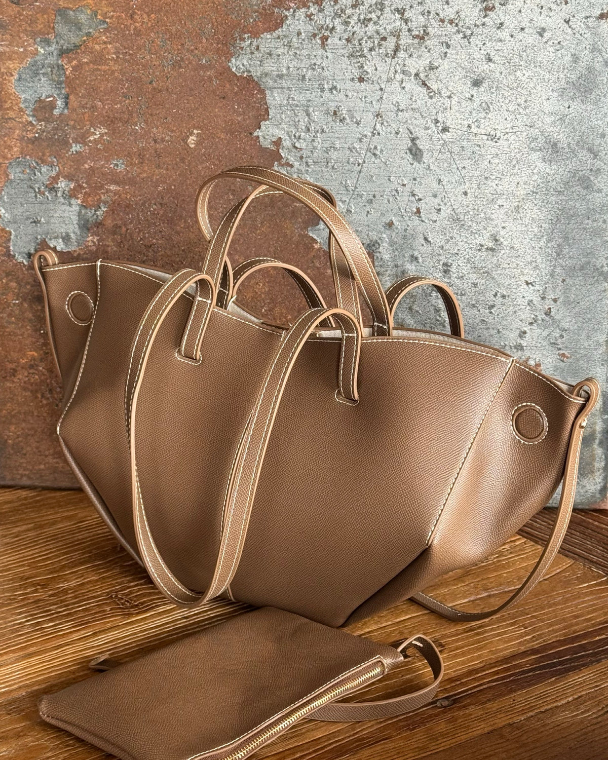 The Florence Wing Tote | Taupe