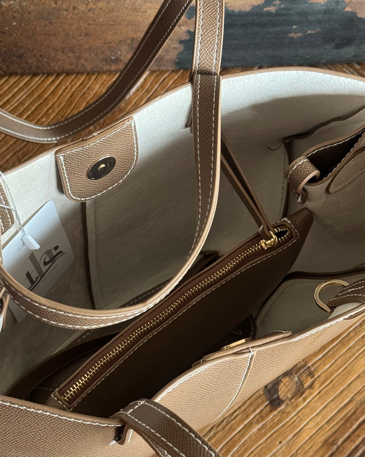 The Florence Wing Tote | Taupe