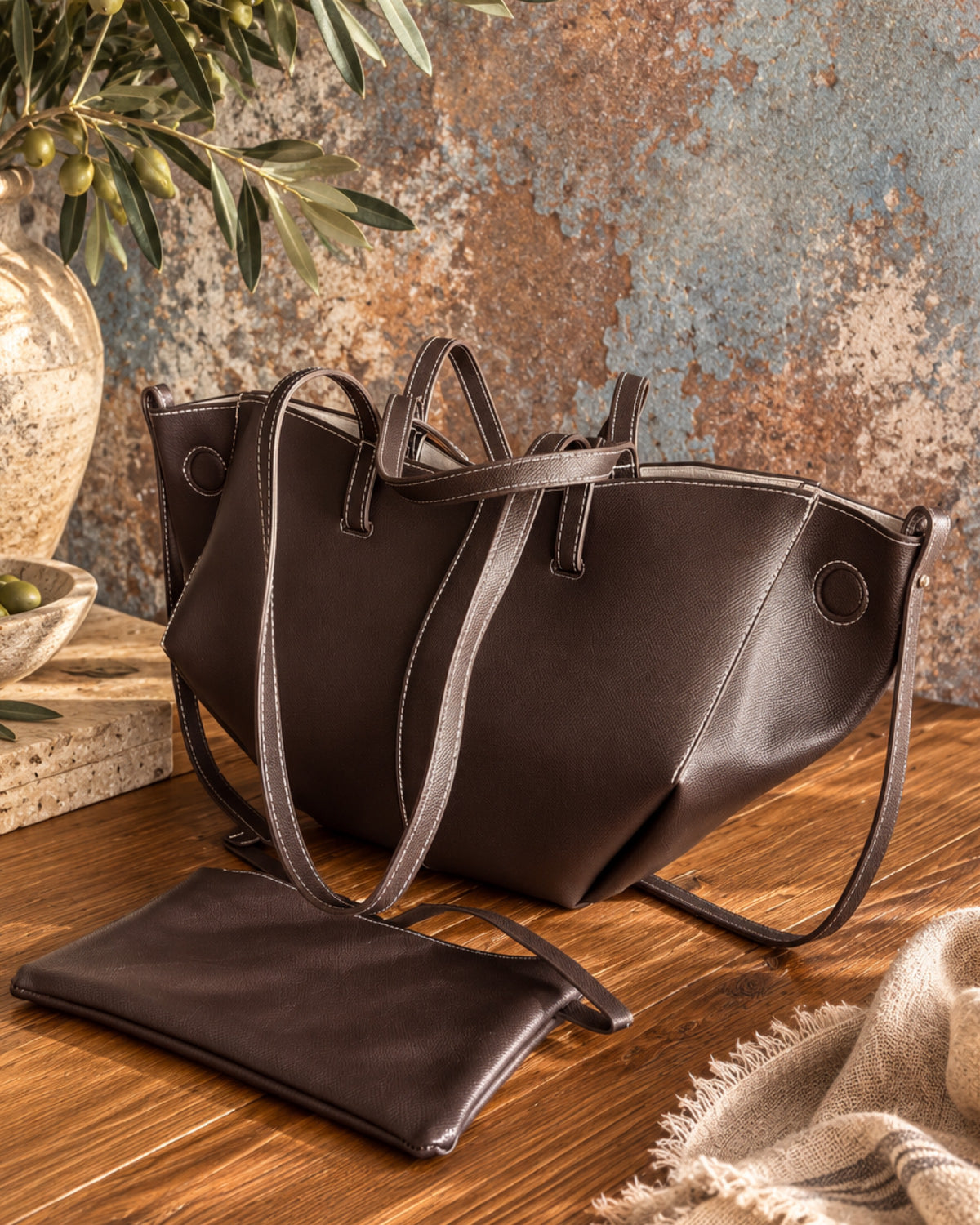 The Florence Wing Tote | Chocolate