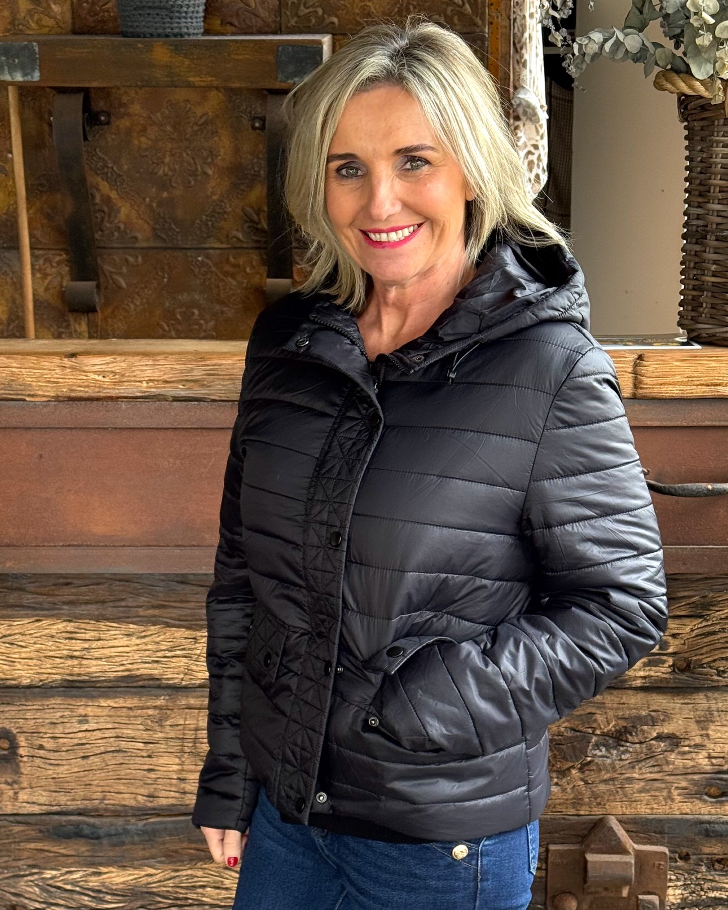 Featherline Puffer Jacket | Black