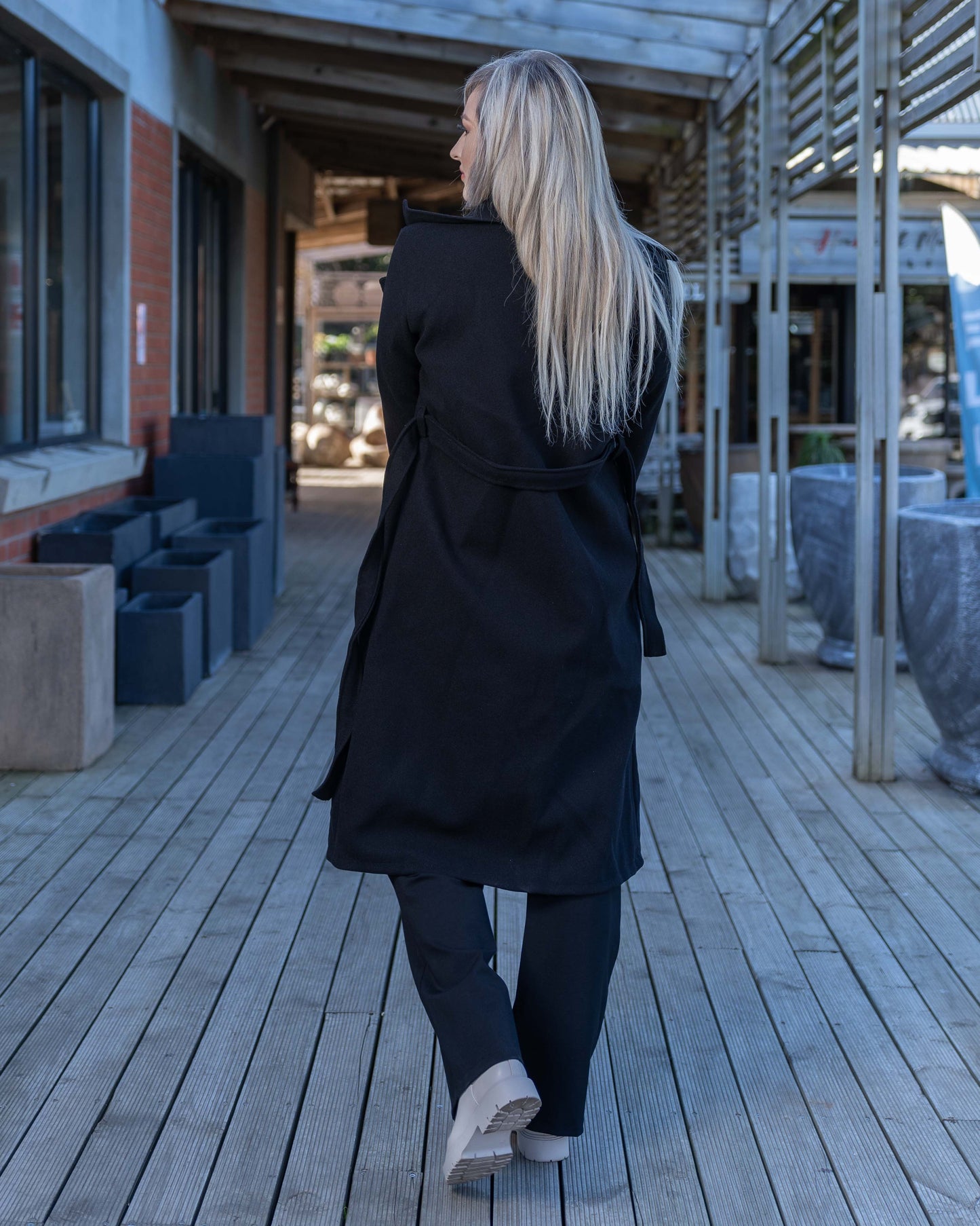 Roaming Around Coat | Black