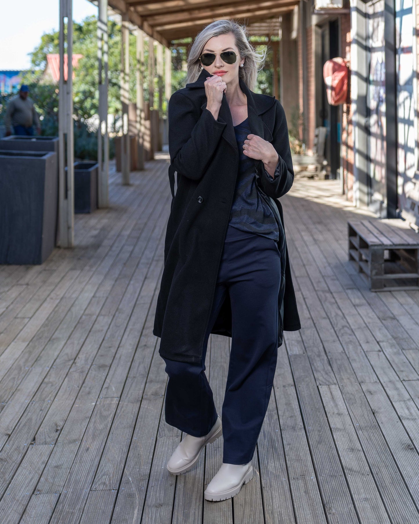 Roaming Around Coat | Black