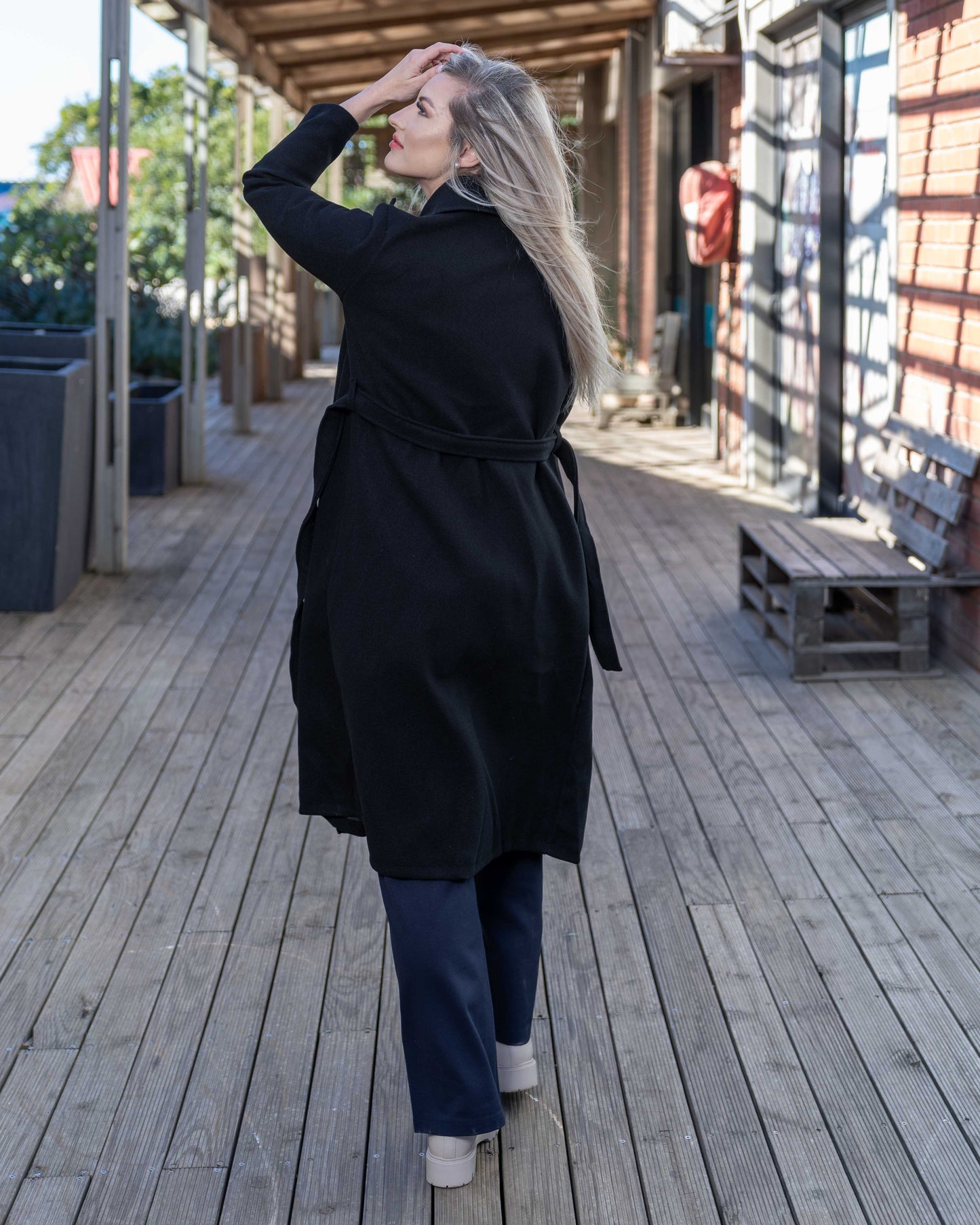 Roaming Around Coat | Black