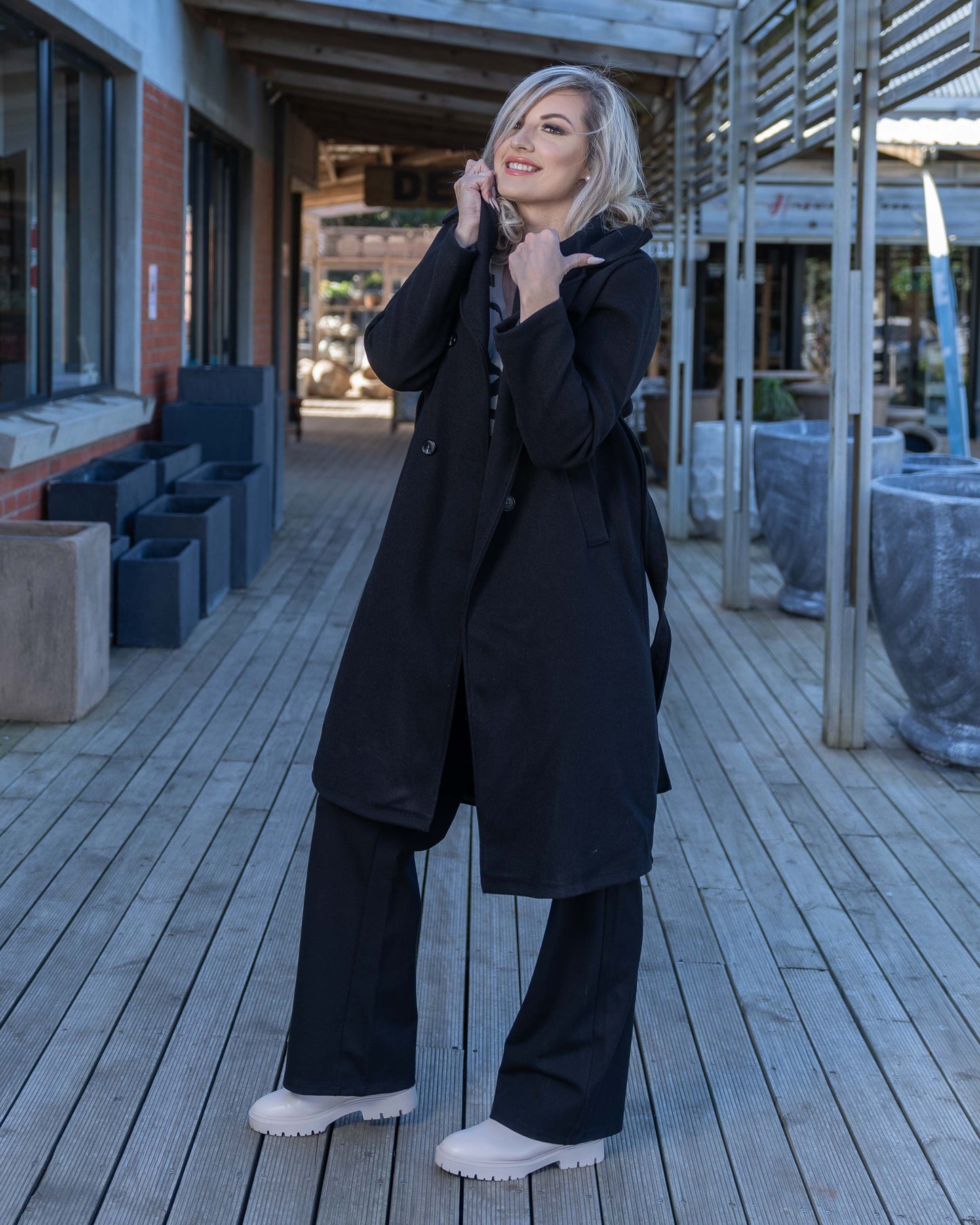 Roaming Around Coat | Black