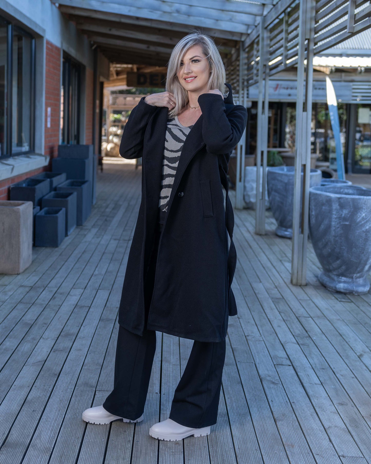 Roaming Around Coat | Black