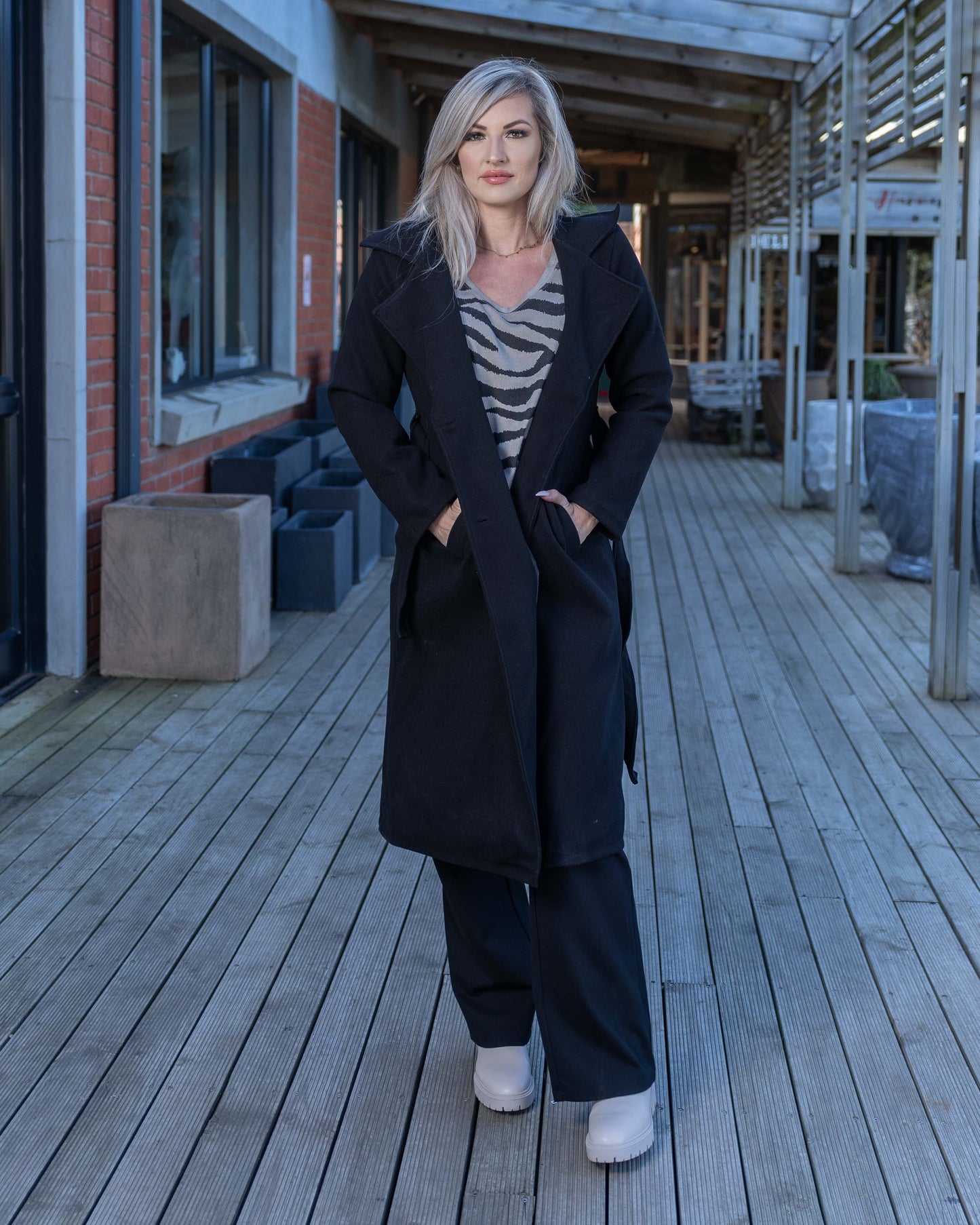 Roaming Around Coat | Black