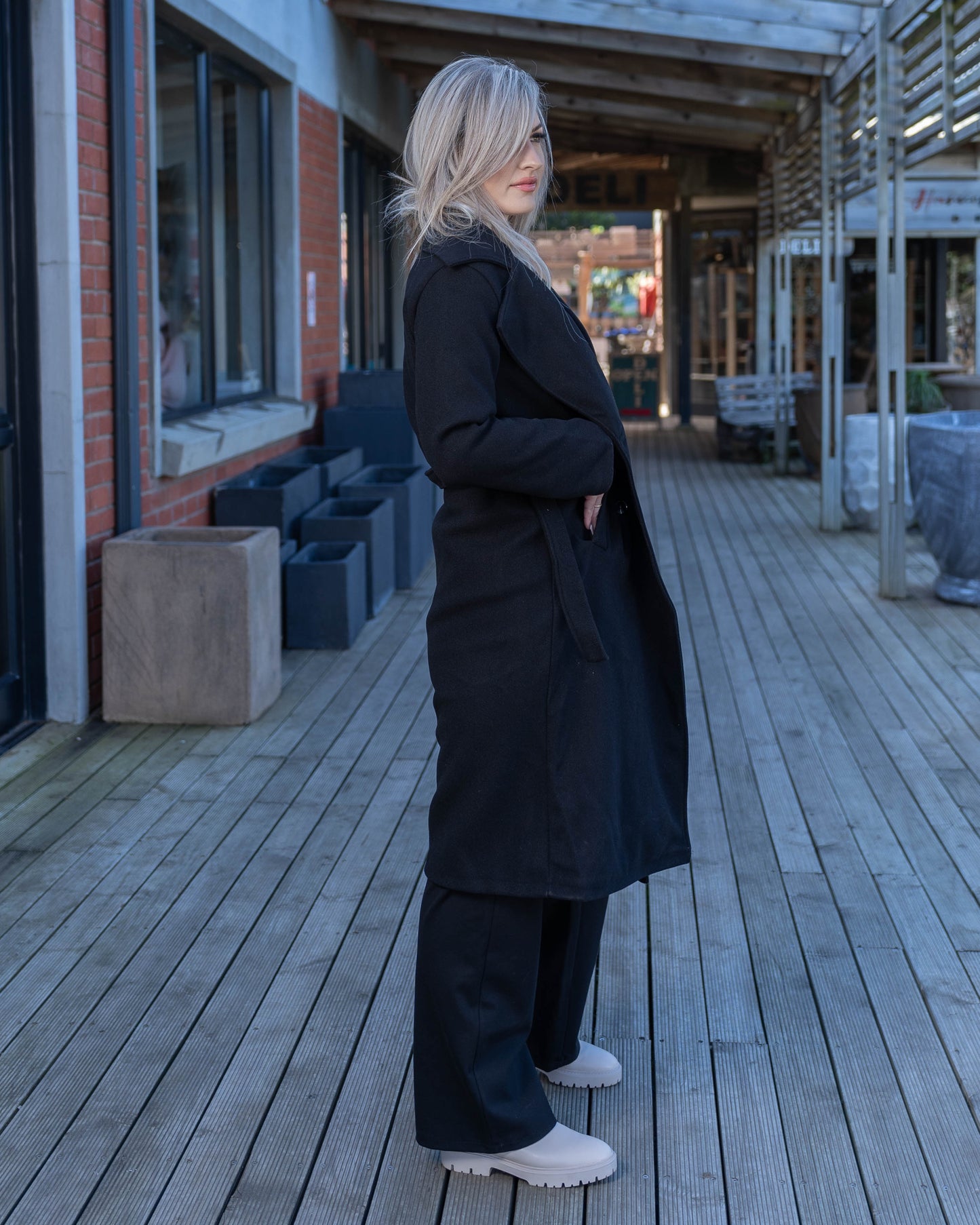 Roaming Around Coat | Black