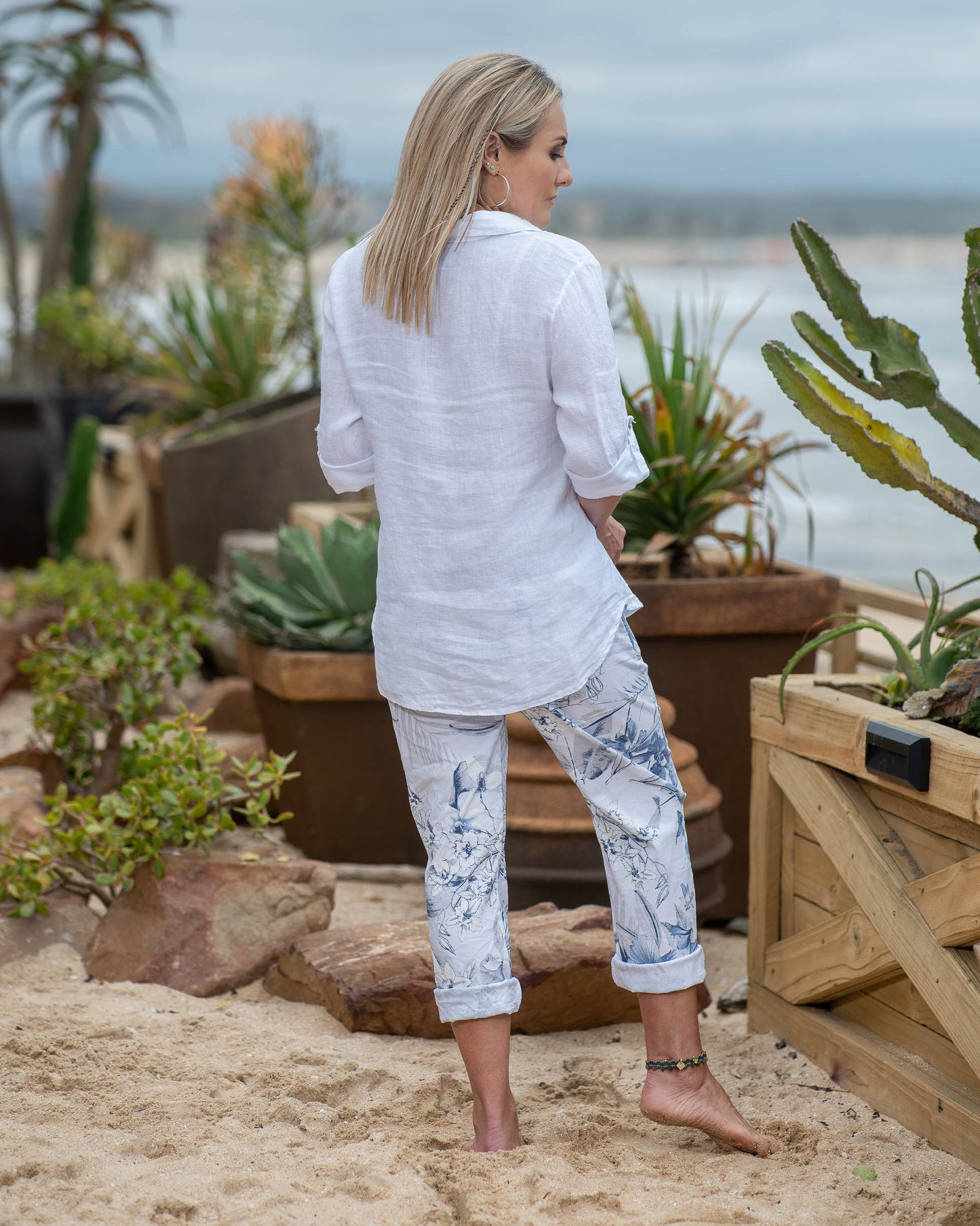 The 3/4 sleeves strike the perfect balance between coverage and breathability, making this top ideal for transitioning between seasons. Decorative front pocket that adds a subtle yet distinctive element to the design. Beautiful round cut hem adds a feminine touch