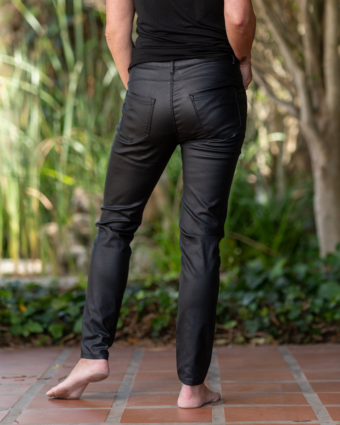 When you think about pleather pants, comfort is not necessarily the first word that comes to mind. However, these pants offers exceptional comfort and fit. And on top of that, such a stunning addition to your wardrobe. They feature a mid rise and straight cut style. You can choose your normal SA sizing in these 