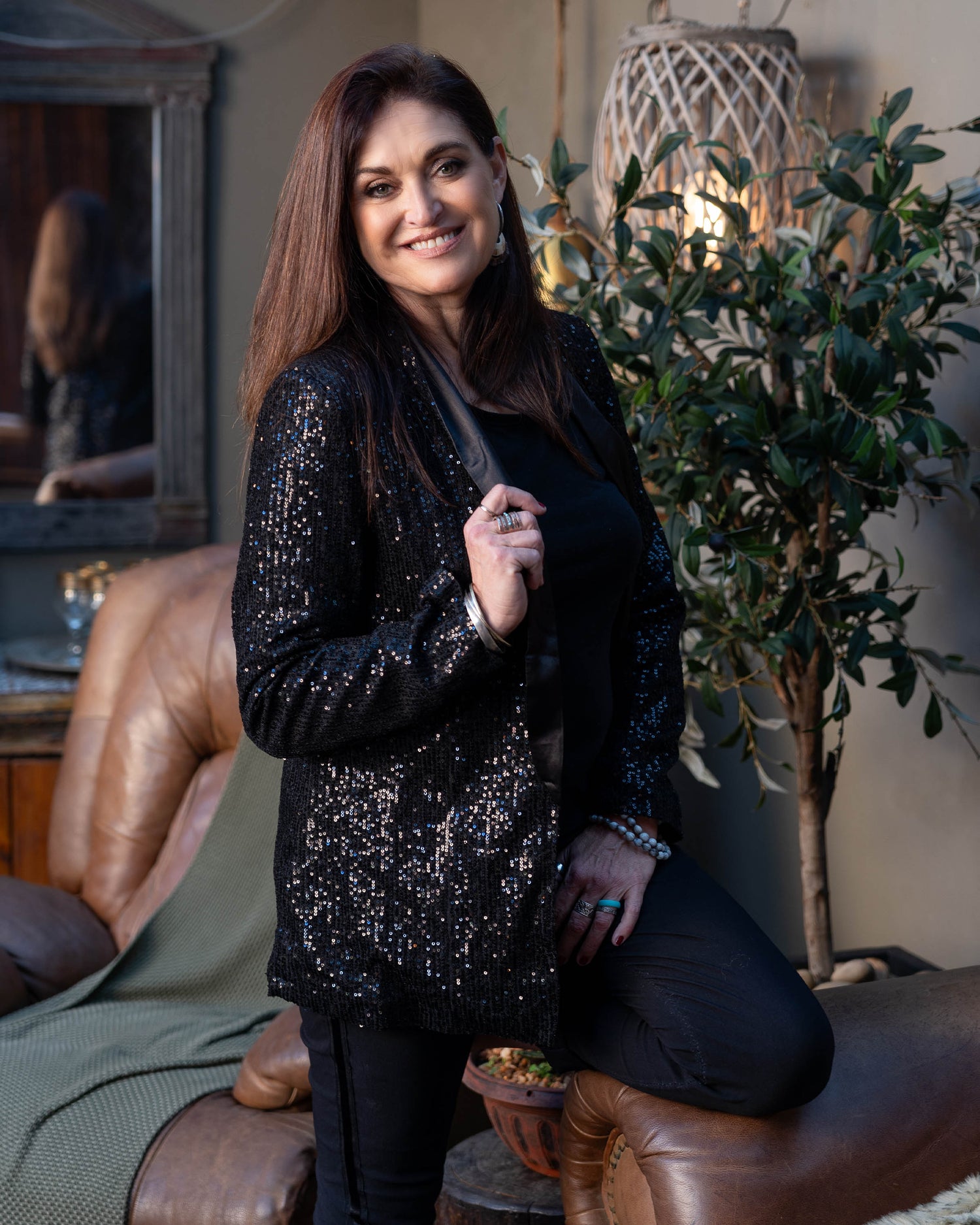 Our is the epitome of luxury fashion. Whether you're attending a gala, a party, or a stylish evening out, this blazer ensures you’ll be the center of attention. The combination of shimmering sequins and luxurious silk feel creates a stunning visual effect, while the tailored fit enhances your silhouette. Designed to flatter, this blazer features a structured silhouette with a slightly cinched waist, ensuring a chic and polished look