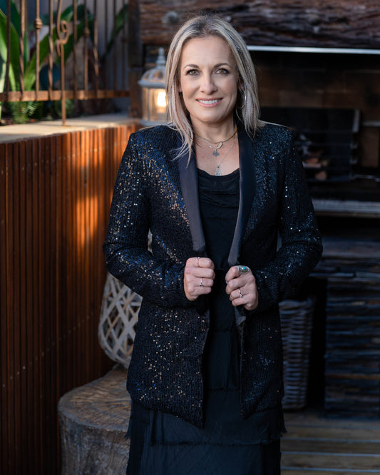 Our is the epitome of luxury fashion. Whether you're attending a gala, a party, or a stylish evening out, this blazer ensures you’ll be the center of attention. The combination of shimmering sequins and luxurious silk feel creates a stunning visual effect, while the tailored fit enhances your silhouette. Designed to flatter, this blazer features a structured silhouette with a slightly cinched waist, ensuring a chic and polished look