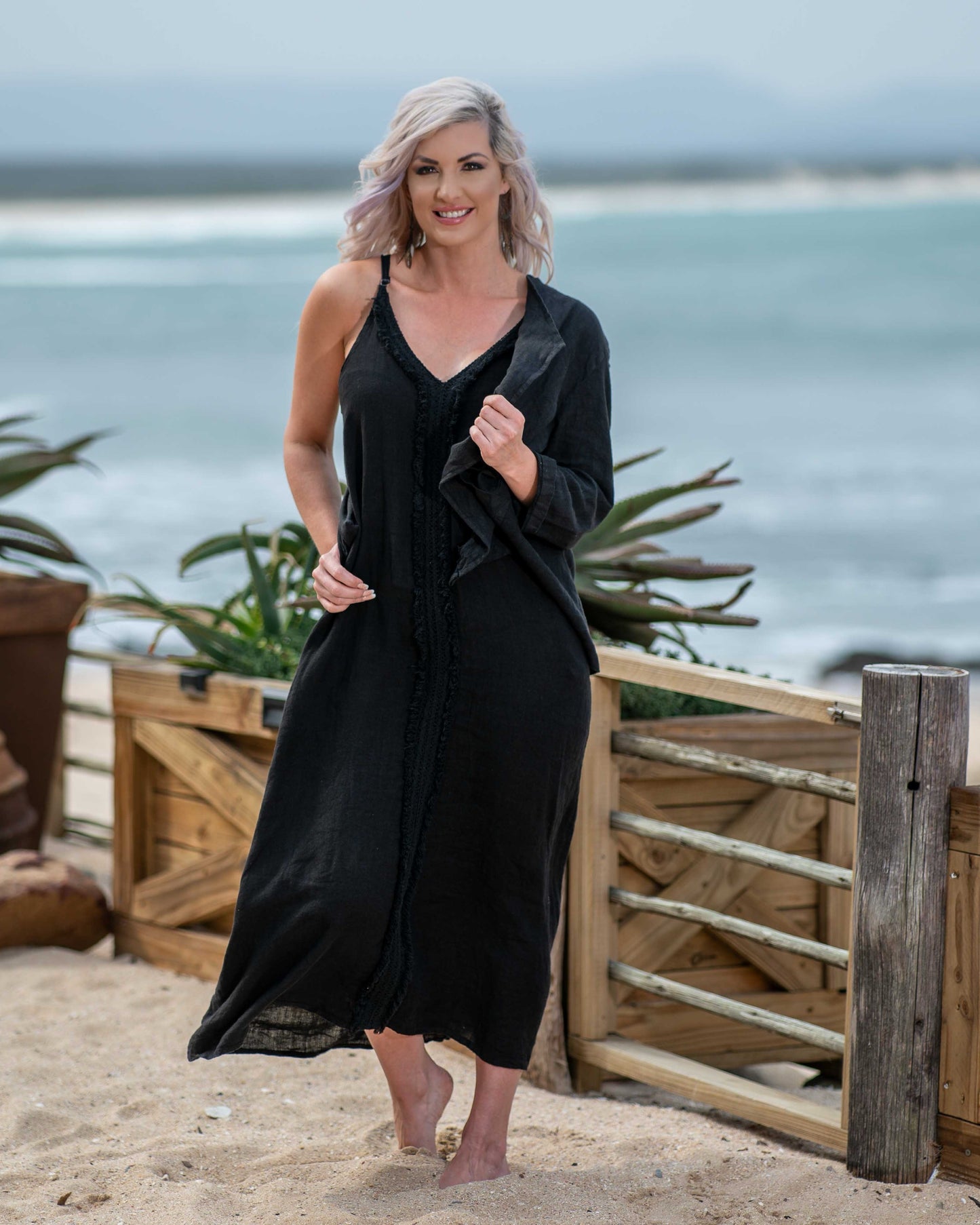 Where It Ends Linen Dress | Black